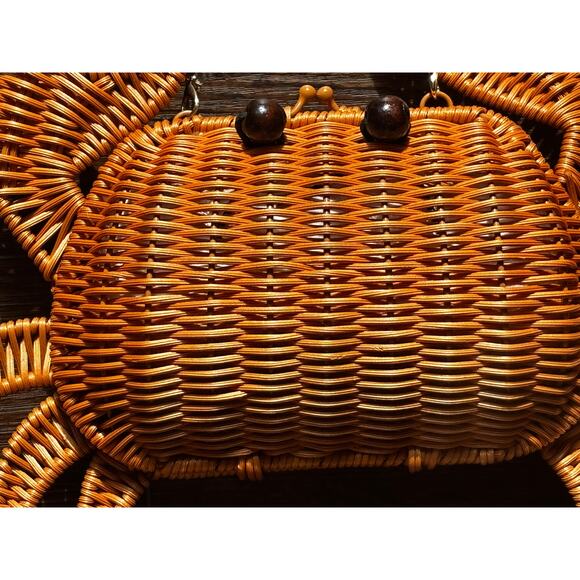 NWT Tommy Bahama Womens woven CrabShaped Wicker Handbag TikTok viral Coastal Fun - Picture 16 of 17